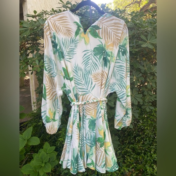 Gianni Bini Dresses & Skirts - Gianni Bini White Mini Dress with Green & Tan Leaf Print